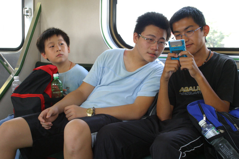 台灣鐵路旅遊攝影電車-區間車交談的旅客2005攝影照片246