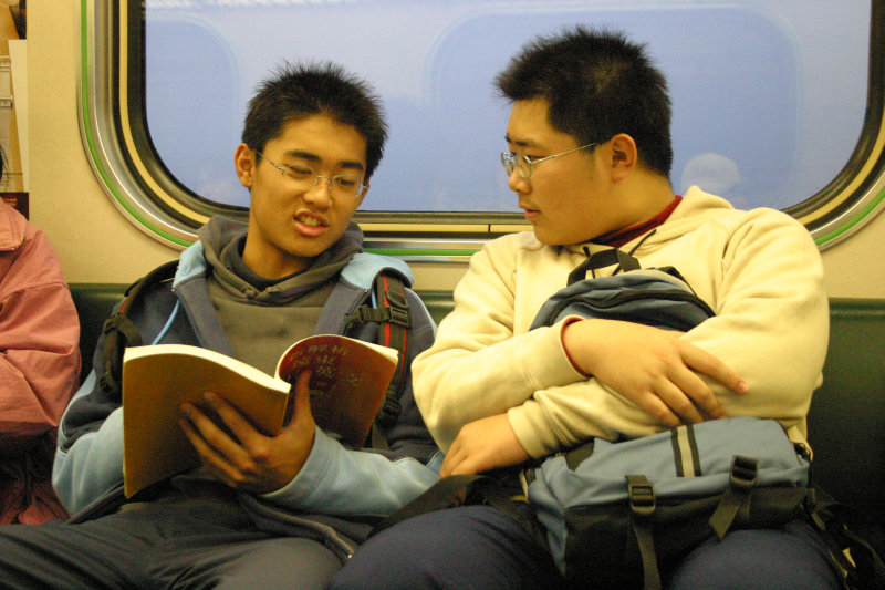 台灣鐵路旅遊攝影電車-區間車交談的旅客2005攝影照片272