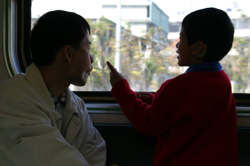 台灣鐵路旅遊攝影電車-區間車交談的旅客2005攝影照片291