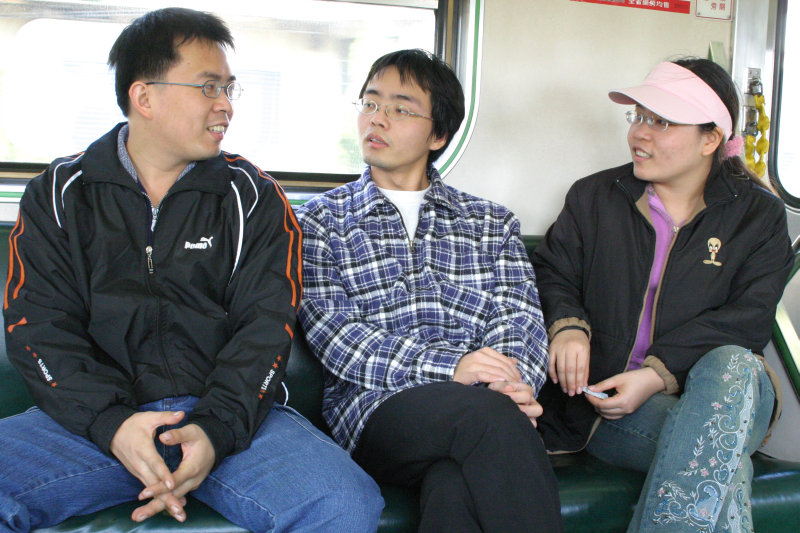 台灣鐵路旅遊攝影電車-區間車交談的旅客2005攝影照片292