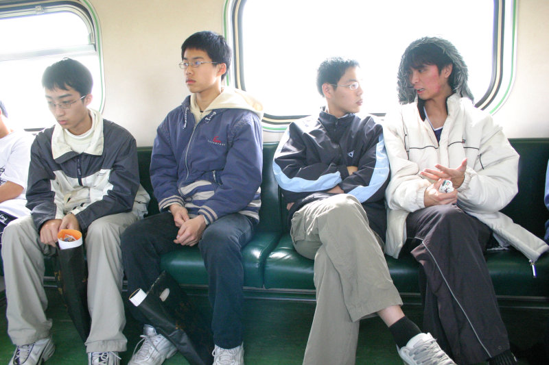 台灣鐵路旅遊攝影電車-區間車交談的旅客2005攝影照片298