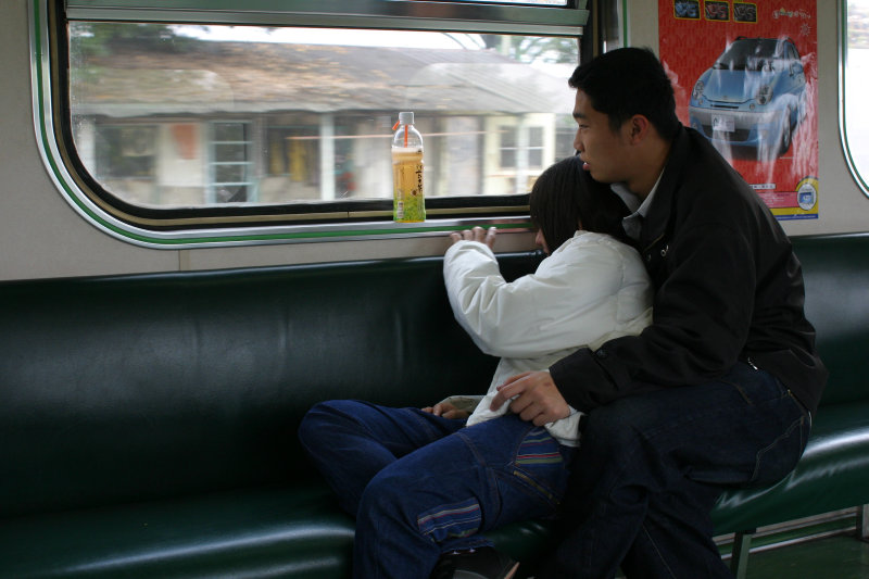 台灣鐵路旅遊攝影電車-區間車交談的旅客2005攝影照片307