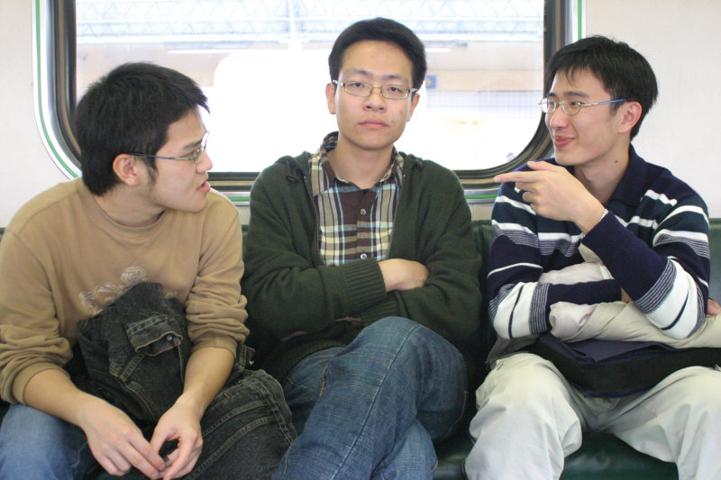 台灣鐵路旅遊攝影電車-區間車交談的旅客2005攝影照片335