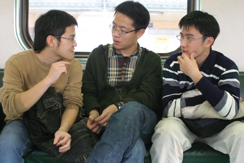 台灣鐵路旅遊攝影電車-區間車交談的旅客2005攝影照片336