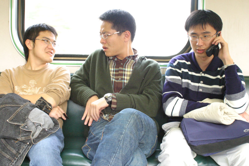 台灣鐵路旅遊攝影電車-區間車交談的旅客2005攝影照片338