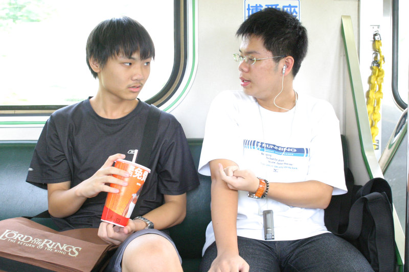 台灣鐵路旅遊攝影電車-區間車交談的旅客2005攝影照片358