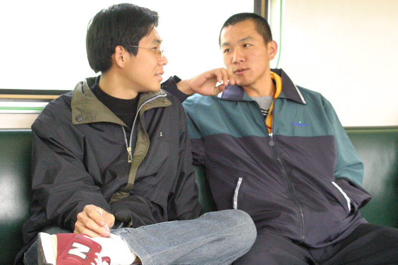 台灣鐵路旅遊攝影電車-區間車交談的旅客2005攝影照片378