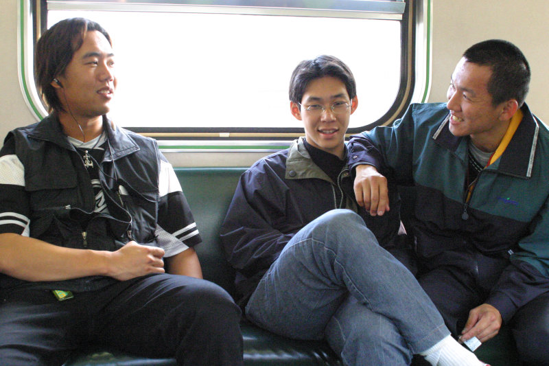 台灣鐵路旅遊攝影電車-區間車交談的旅客2005攝影照片387