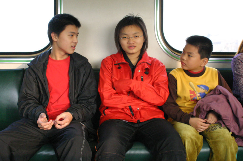 台灣鐵路旅遊攝影電車-區間車交談的旅客2005攝影照片391