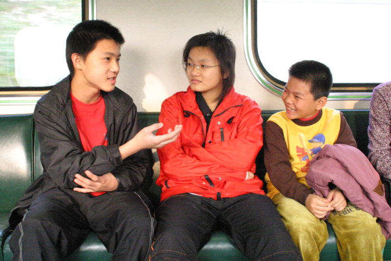 台灣鐵路旅遊攝影電車-區間車交談的旅客2005攝影照片395