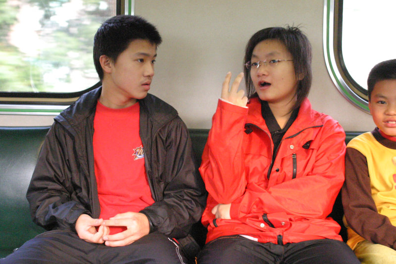 台灣鐵路旅遊攝影電車-區間車交談的旅客2005攝影照片399