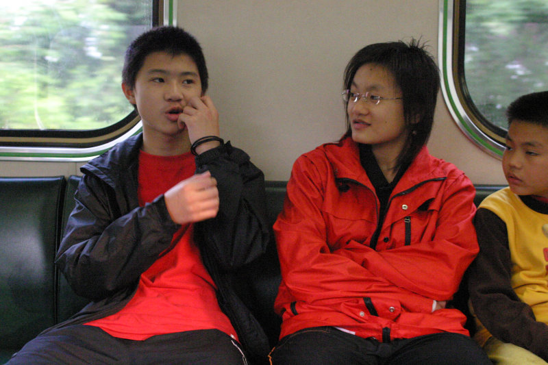 台灣鐵路旅遊攝影電車-區間車交談的旅客2005攝影照片400