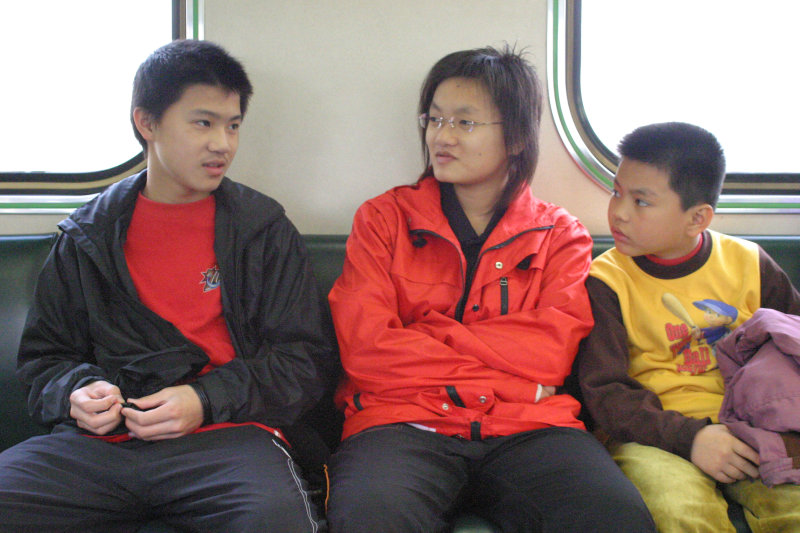 台灣鐵路旅遊攝影電車-區間車交談的旅客2005攝影照片401