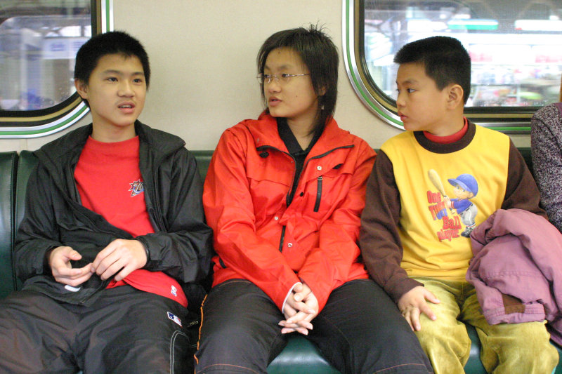台灣鐵路旅遊攝影電車-區間車交談的旅客2005攝影照片403