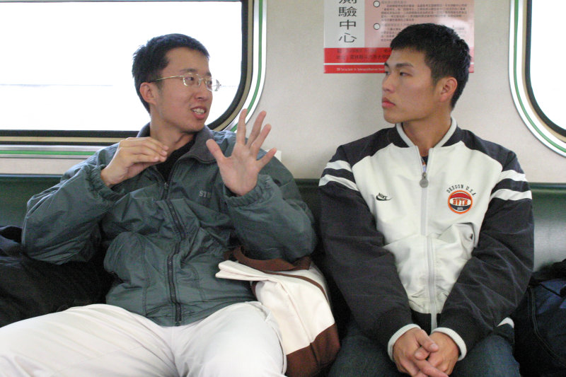 台灣鐵路旅遊攝影電車-區間車交談的旅客2005攝影照片406