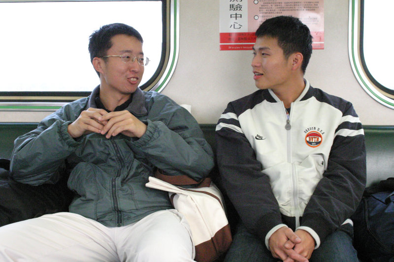 台灣鐵路旅遊攝影電車-區間車交談的旅客2005攝影照片407