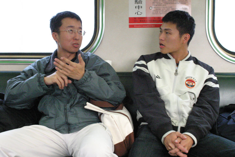 台灣鐵路旅遊攝影電車-區間車交談的旅客2005攝影照片409
