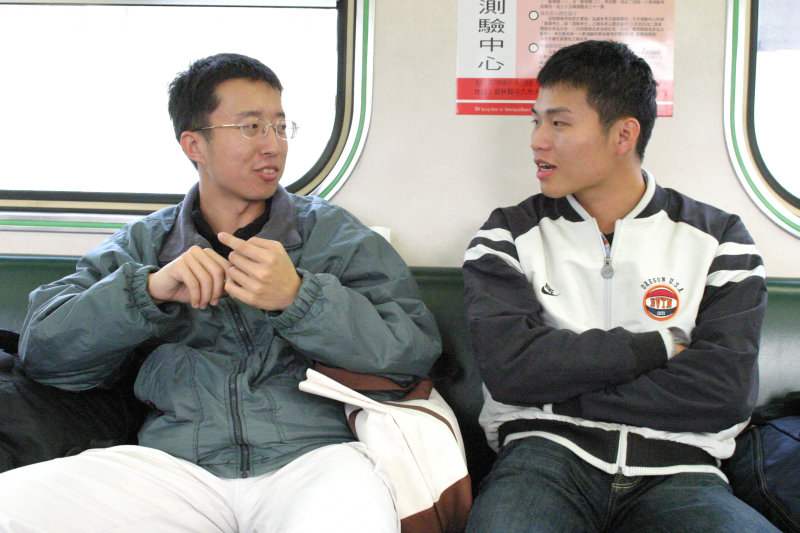 台灣鐵路旅遊攝影電車-區間車交談的旅客2005攝影照片412