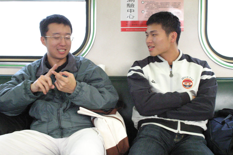 台灣鐵路旅遊攝影電車-區間車交談的旅客2005攝影照片415