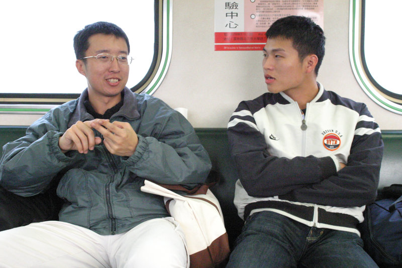 台灣鐵路旅遊攝影電車-區間車交談的旅客2005攝影照片416