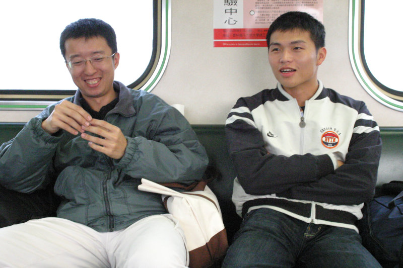 台灣鐵路旅遊攝影電車-區間車交談的旅客2005攝影照片417