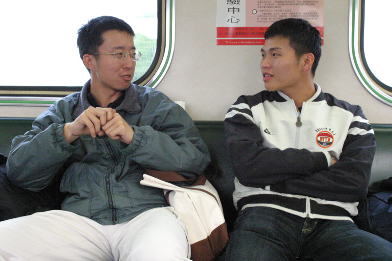 台灣鐵路旅遊攝影電車-區間車交談的旅客2005攝影照片419