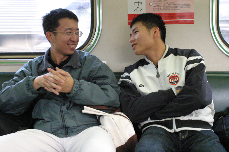 台灣鐵路旅遊攝影電車-區間車交談的旅客2005攝影照片423