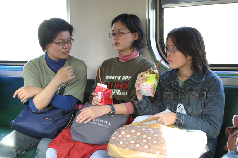 台灣鐵路旅遊攝影電車-區間車交談的旅客2005攝影照片437