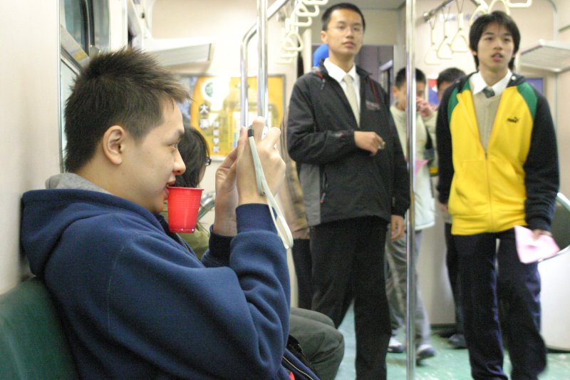 台灣鐵路旅遊攝影電車-區間車交談的旅客2005攝影照片438