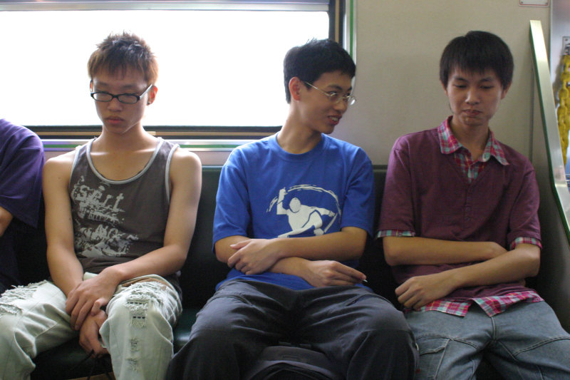 台灣鐵路旅遊攝影電車-區間車交談的旅客2005攝影照片441