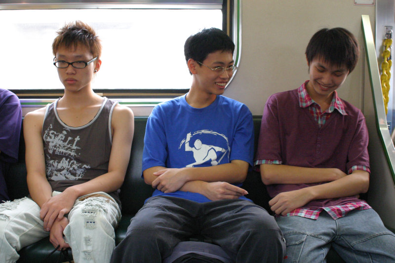 台灣鐵路旅遊攝影電車-區間車交談的旅客2005攝影照片442