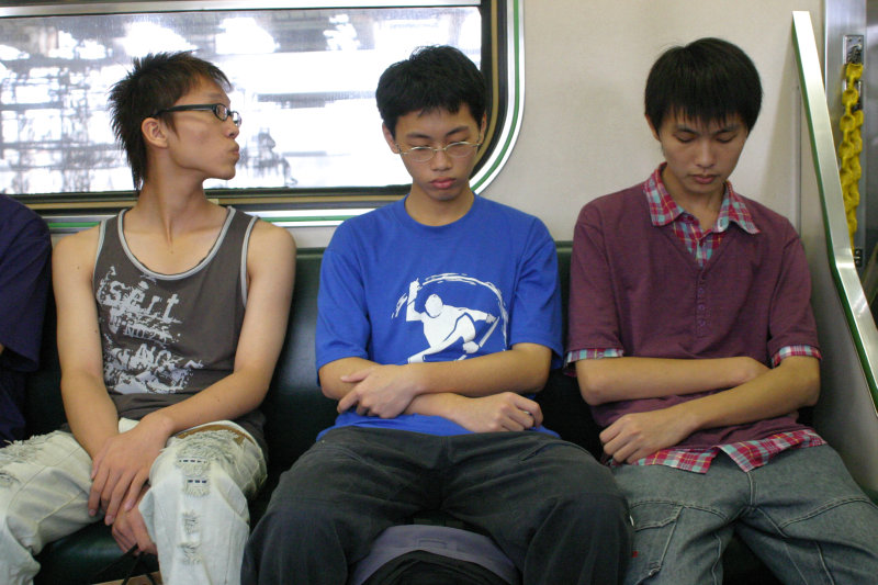 台灣鐵路旅遊攝影電車-區間車交談的旅客2005攝影照片443