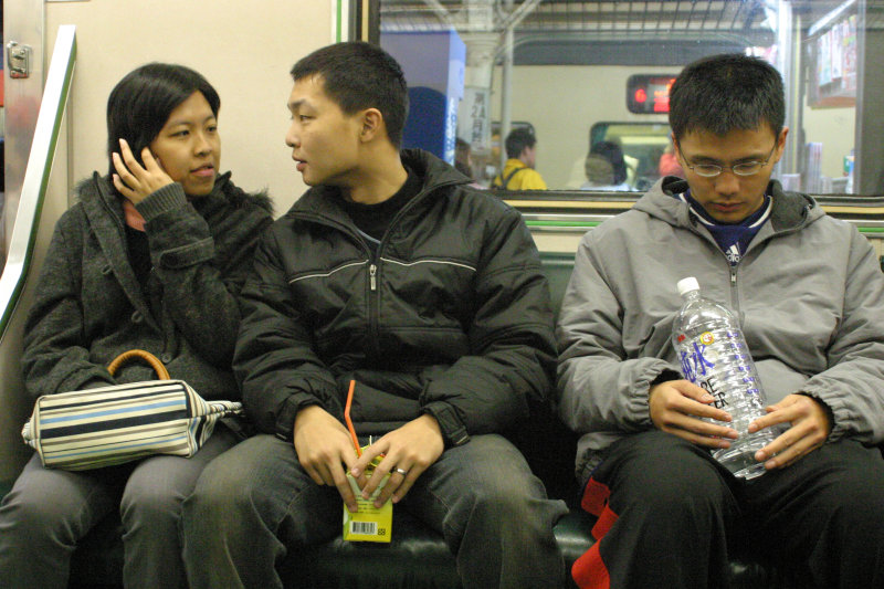 台灣鐵路旅遊攝影電車-區間車交談的旅客2005攝影照片478