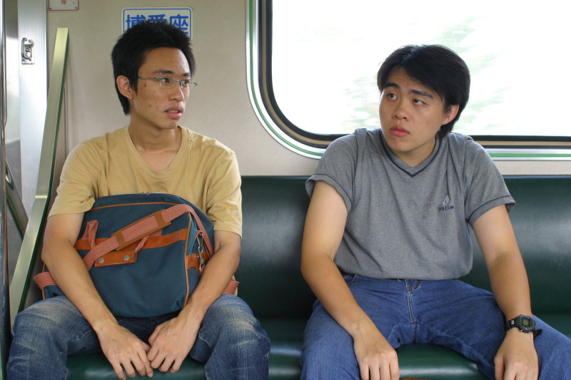 台灣鐵路旅遊攝影電車-區間車交談的旅客2005攝影照片485