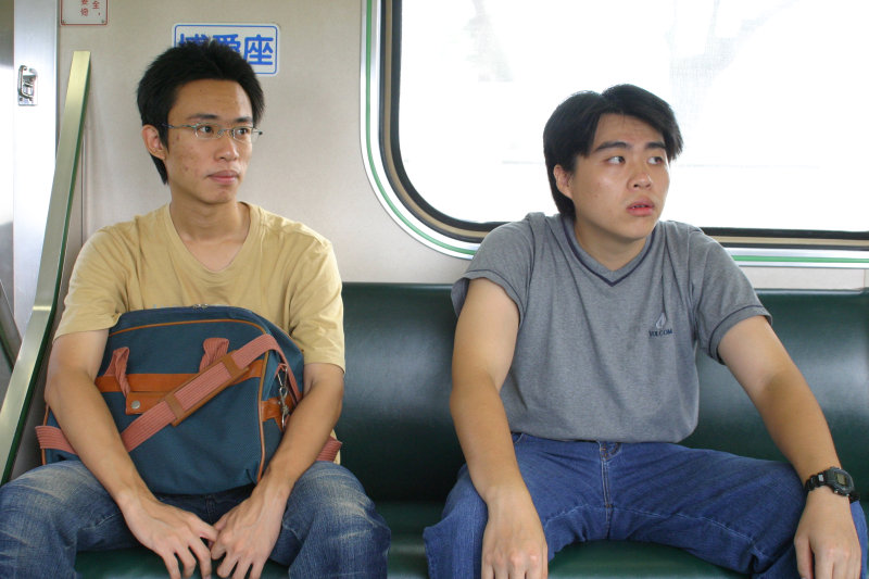 台灣鐵路旅遊攝影電車-區間車交談的旅客2005攝影照片486