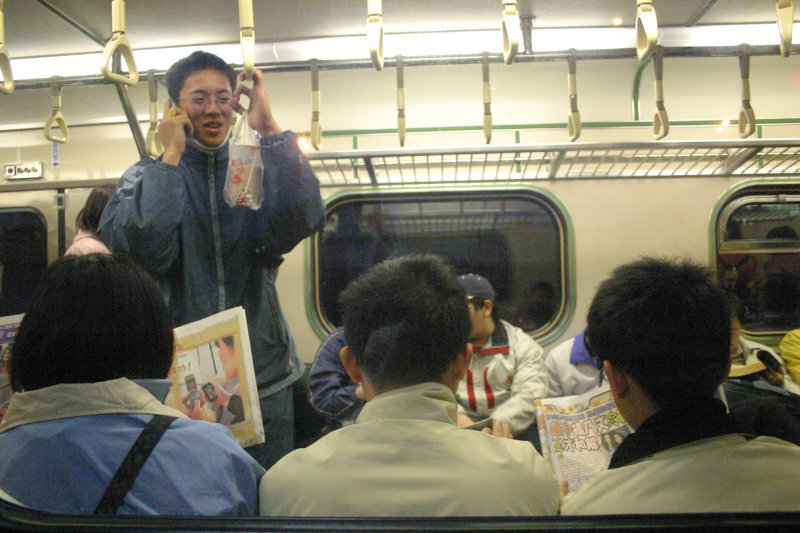 台灣鐵路旅遊攝影電車-區間車交談的旅客2005攝影照片487