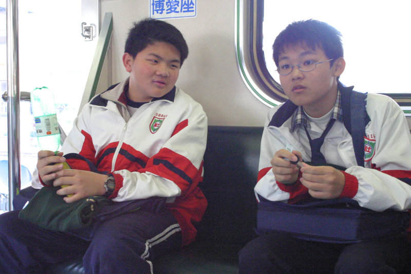 台灣鐵路旅遊攝影電車-區間車交談的旅客2005攝影照片494