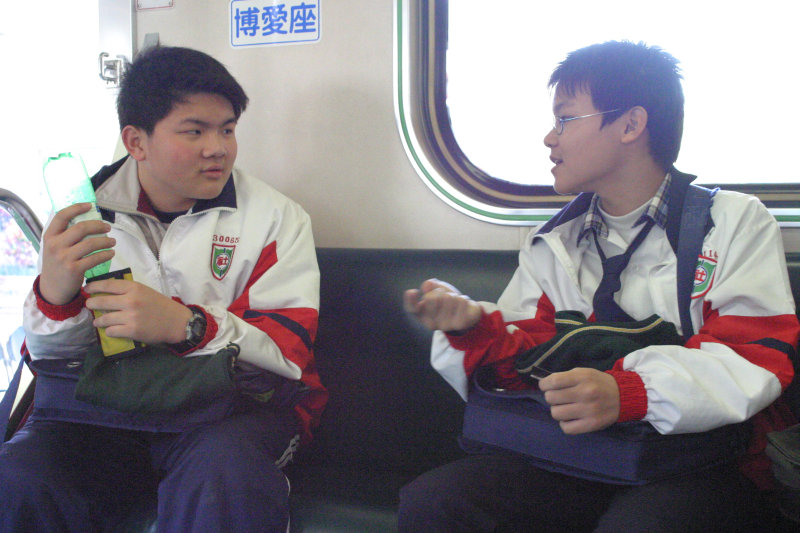 台灣鐵路旅遊攝影電車-區間車交談的旅客2005攝影照片495