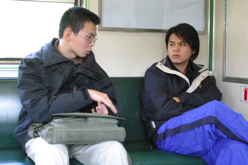 台灣鐵路旅遊攝影電車-區間車交談的旅客2005攝影照片508