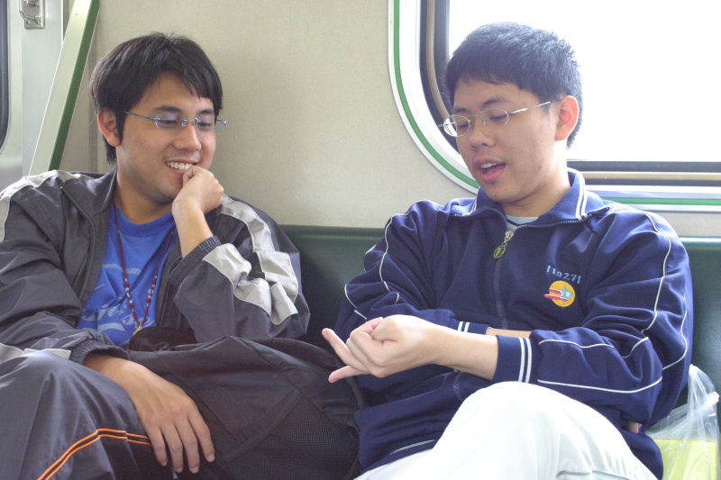 台灣鐵路旅遊攝影電車-區間車交談的旅客2005攝影照片529