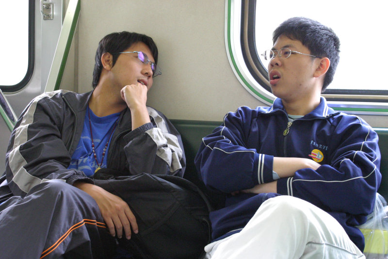 台灣鐵路旅遊攝影電車-區間車交談的旅客2005攝影照片533