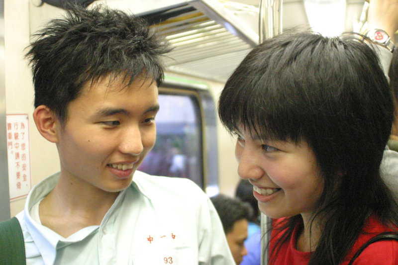 台灣鐵路旅遊攝影電車-區間車交談的旅客2005攝影照片536
