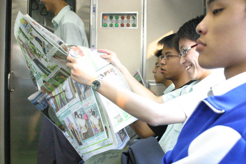 台灣鐵路旅遊攝影電車-區間車交談的旅客2005攝影照片563