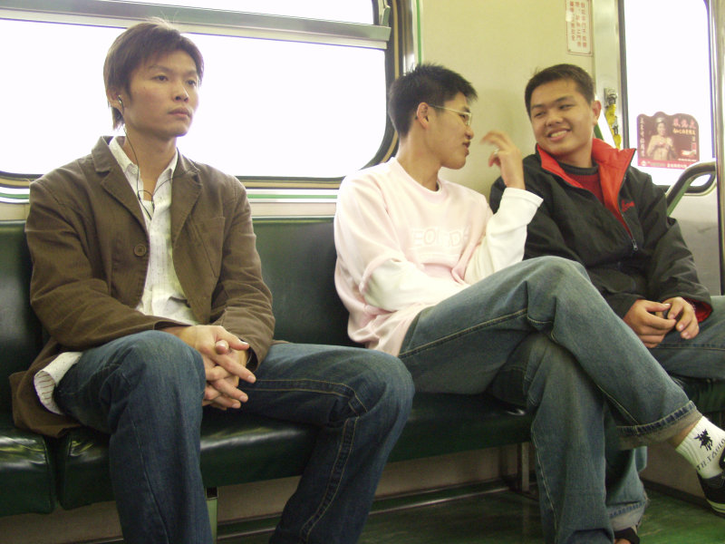 台灣鐵路旅遊攝影電車-區間車交談的旅客2005攝影照片573