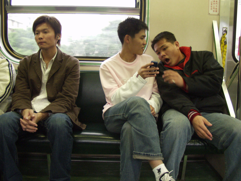 台灣鐵路旅遊攝影電車-區間車交談的旅客2005攝影照片576