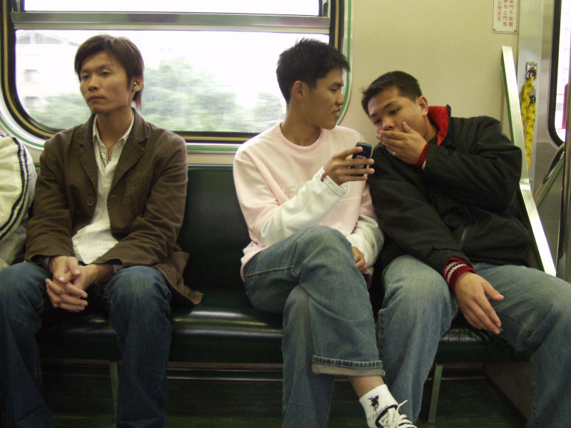 台灣鐵路旅遊攝影電車-區間車交談的旅客2005攝影照片577
