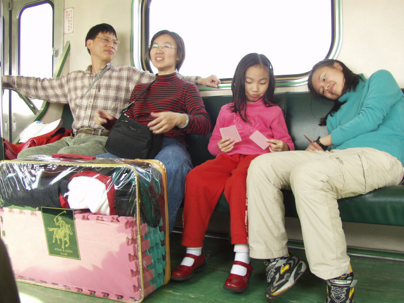 台灣鐵路旅遊攝影電車-區間車交談的旅客2005攝影照片580