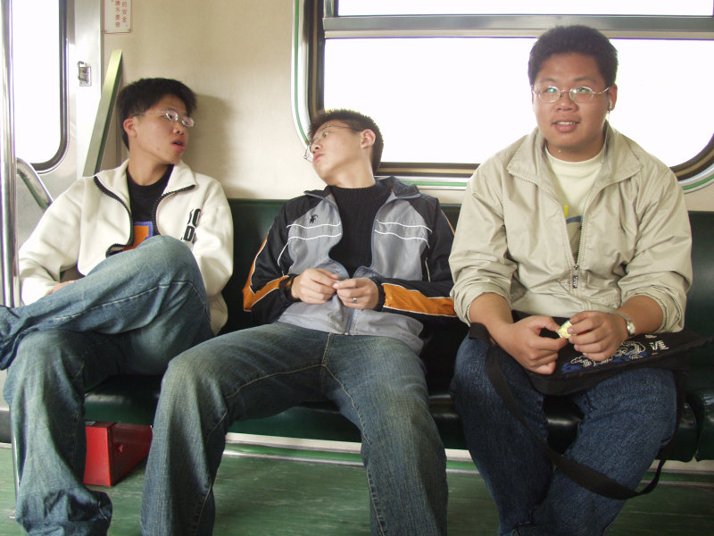 台灣鐵路旅遊攝影電車-區間車交談的旅客2005攝影照片581