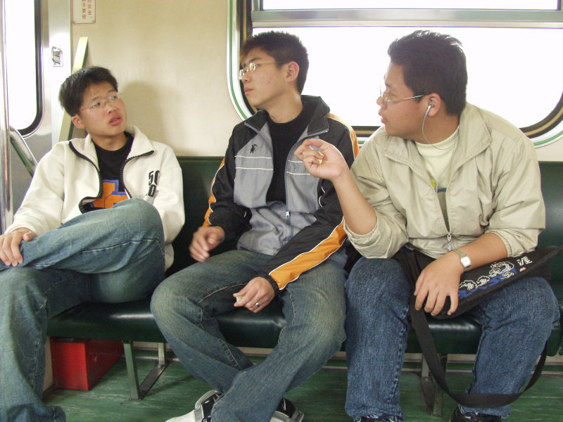 台灣鐵路旅遊攝影電車-區間車交談的旅客2005攝影照片584