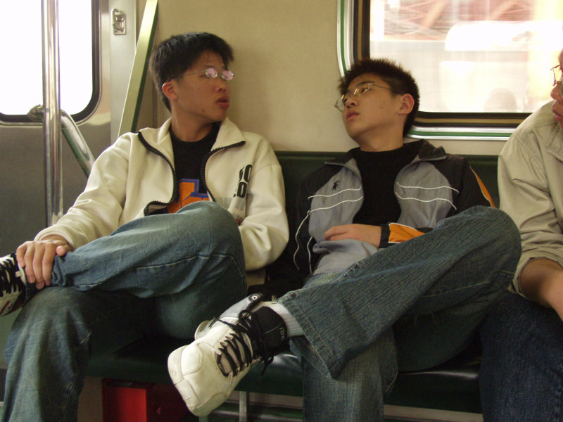 台灣鐵路旅遊攝影電車-區間車交談的旅客2005攝影照片585
